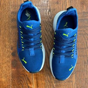 Boys Puma size 4.5 Blue. In gently used/good condition.
